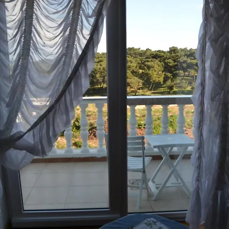 Villa Verde budget Rooms Premantura