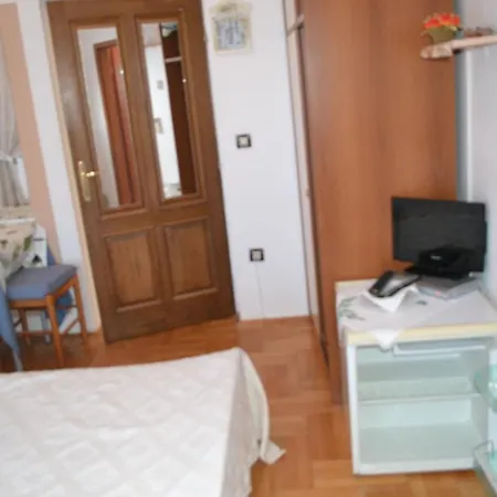 Villa Verde Budget Rooms Premantura